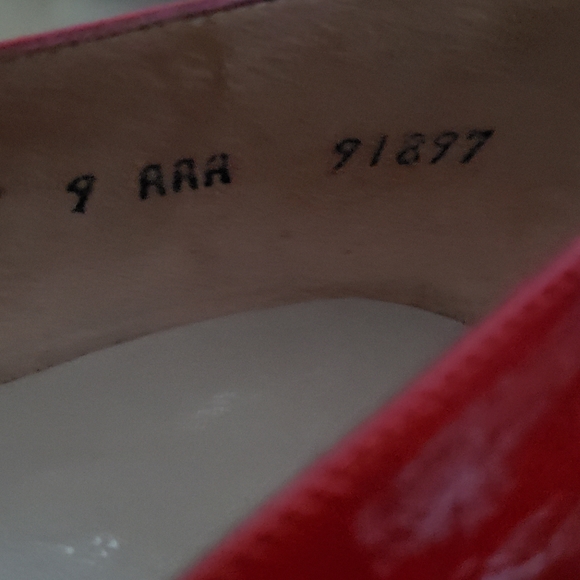 EUC LA BELLE ORIGINALS classic lady in red pumps (9 AAA) - Picture 4 of 9